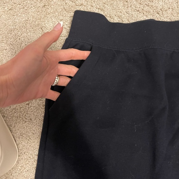 Navy blue skirt from Uniqlo - Picture 6 of 9